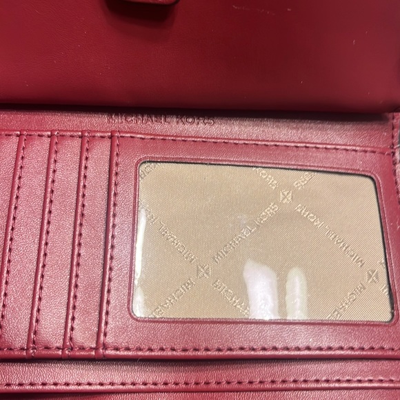 Like new Michael Kors wristlet/wallet - Picture 9 of 10